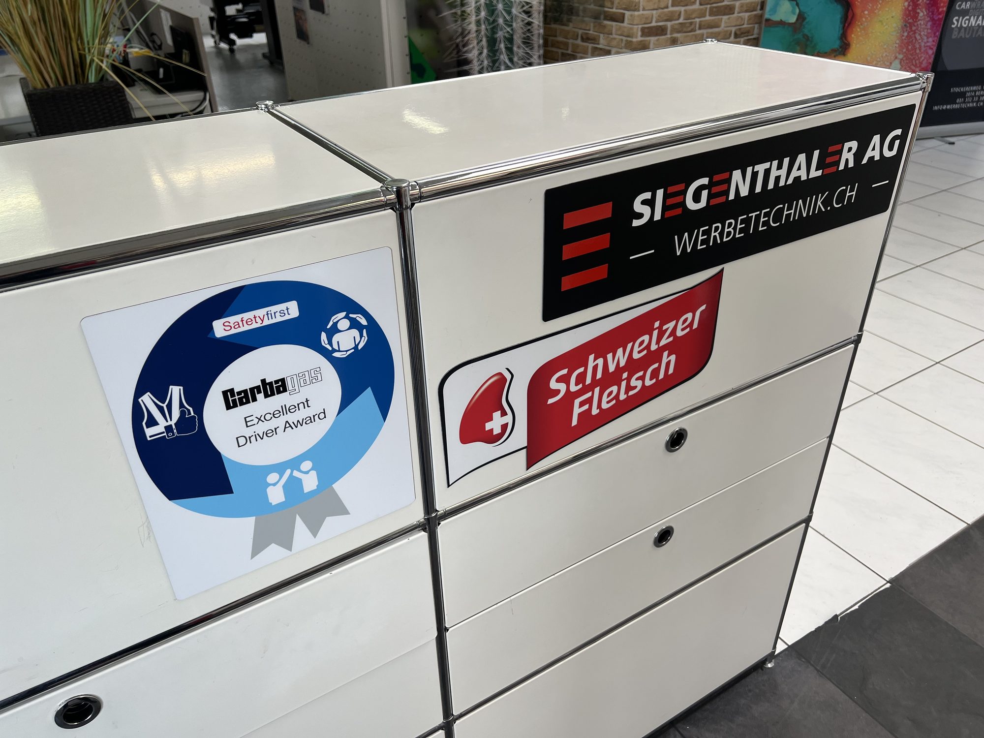 Schriften / Kleber – Referenz 8